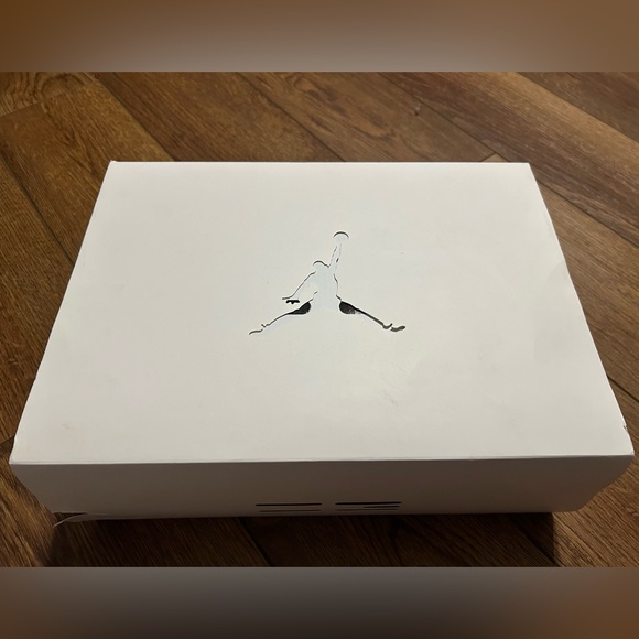 Air Jordan XXXVII (gs) size 5.5 basketball shoes (with box) - Picture 7 of 10